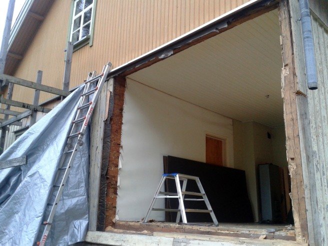 Reikä seinässä, mutta tilanne hallussa